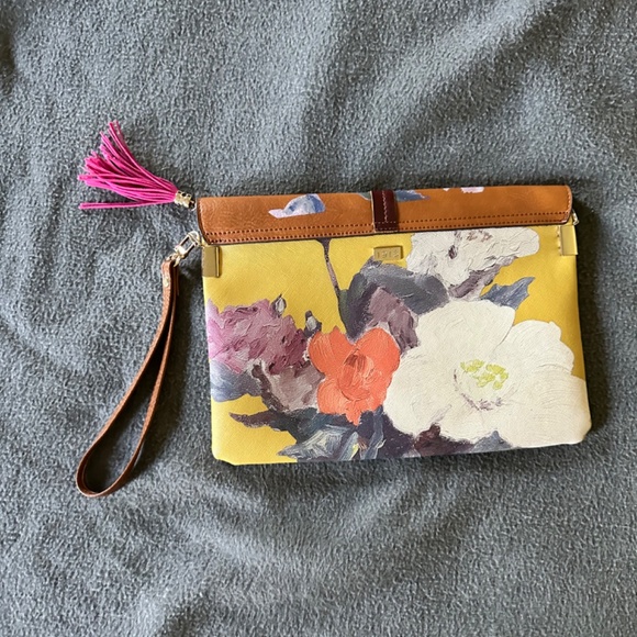 ๐บ Charming Floral Print Leather Clutch โ House of Disaster Designer UK-Based ๐บ - Picture 2 of 3
